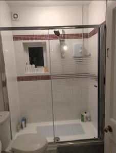 Leicester City Vacations Room with 2 x single beds in shared property