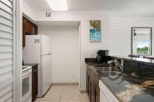 Modern and Coastal Ocean Pointe 2307