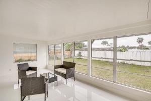 Walk to Romano Beachfront Park: Airy Home w Yard
