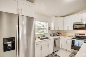 Walk to Romano Beachfront Park: Airy Home w Yard