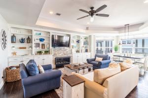 Beachfront House Sleeps 16 Dog Friendly Best Location in Galveston East End