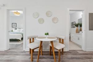 Stylish Condo with King Bed, Balcony and Workspace near Ponce City Market and Beltline