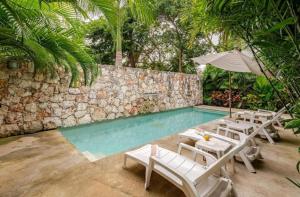 Peaceful Stay Steps from the Lagoon