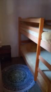 Cabaña entre árboles