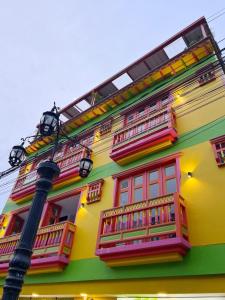 Acogedor en parque principal Guatape con Jacuzzi