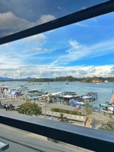 Acogedor en parque principal Guatape con Jacuzzi