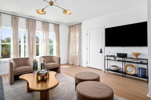 Resort-Style 3BR Ensuites, Slps10, Pool-Spa, Gated