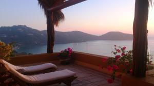Beautiful penthouse amazing views at La Ropa Zihuatanejo
