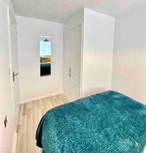 Kingmaker - Free Private Parking, Garden, TV, Fully Equipped