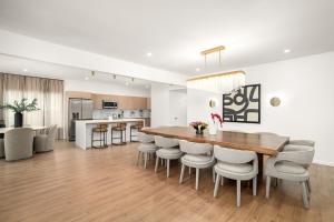 Resort-Style6BR Ensuite, Slps20, Pool&Spa, Accessible