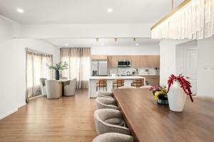 Resort-Style6BR Ensuite, Slps20, Pool&Spa, Accessible