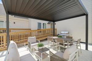 Resort-Style 3BR Ensuites, Slps7, Pool&, Gated, BBQ