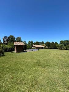 Casa Quinta con pileta y parque en Barrio Cerrado