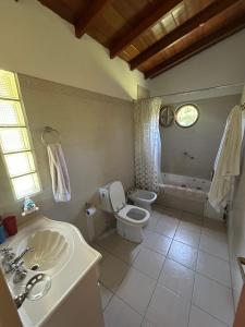 Casa Quinta con pileta y parque en Barrio Cerrado