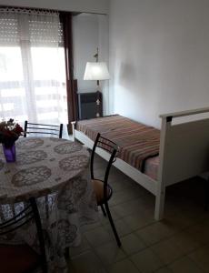 La Perla 4to piso con balcón y vista al mar