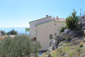 Apartments with parking space Makarska - 18213