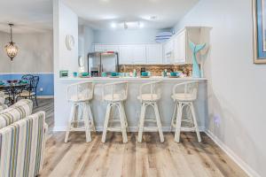 Condo with Pool Access, 1 Mi to Cherry Grove Beach!