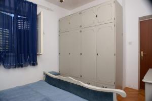 Apartments with parking space Supetar, Brac - 2956