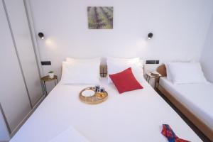 Seaside house for families with children Cove Pokrivenik, Hvar - 12040