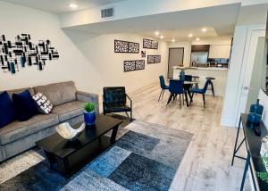 Cozy Century City 2 Br Sleeps 6 with Parking 505