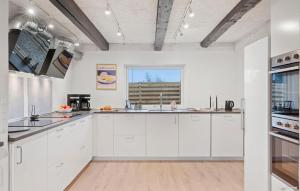 6 Bedroom Stunning Home In Give