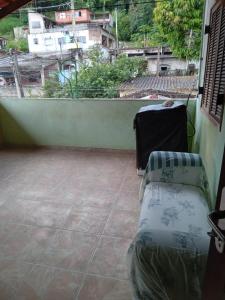 Casa Confortável Com Garagem e Vista em caraguá