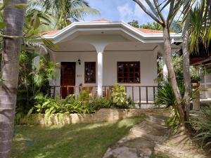Palmera Palma Private 1-BR Bungalow in Moalboal