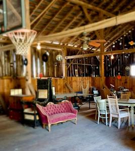 Shenandoah FARM POOL GAME BARN OUTDOOR FIRE PIT