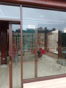 Rumah kayu cikareo antonio Monroe