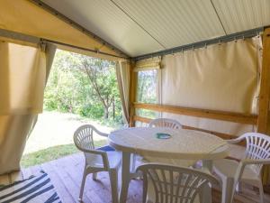 Tente Toile & Bois - 2 Chambres, Terrasse - API-1-52-789