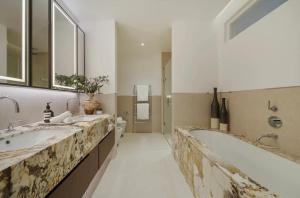 Apartment Charles Prestigious