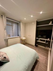 Central 1bedroom Apartment, connected via underground, overground and many bus routes