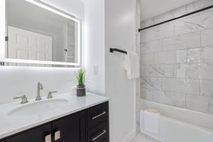 2BR Near Market Capitol Hill Station