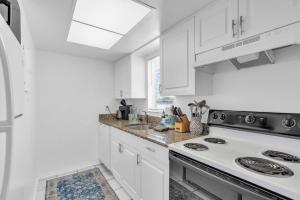 Quiet Beachfront Apartment next to Lido Beach