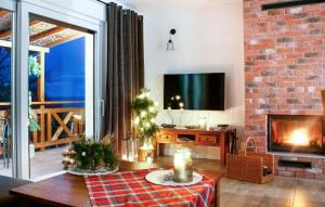 Awesome Home In Sulomino With Kitchen