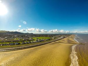 Lovely 8 Berth Caravan With Full Decking At Ty Mawr, North Wales Ref 86140I