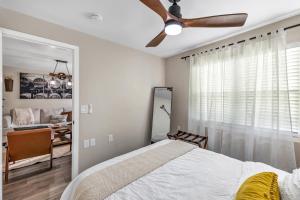 Newly renovated - walking distance to pier!