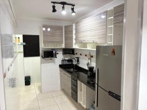 Apê confortável no Canto do Forte Perto da praia