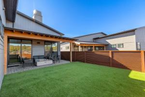 Cozy Flagstaff Escape - Two King Suites and Hot Tub