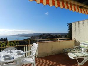 Appartement 2 pièces avec terrasse vue mer, parking au Lavandou - FR-1-251-898