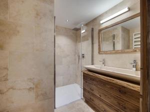 Appartement rénové 4 chambres ski aux pieds avec parking à Val-dIsère - FR-1-862-9