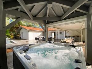 Villa spacieuse avec jacuzzi et piscine chauffée à Hossegor - FR-1-413-261