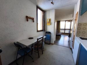 Studio avec Balcon Proche Pistes - FR-1-804-66