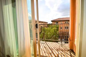 Stylish 2BR Foothill Escape in Irvine