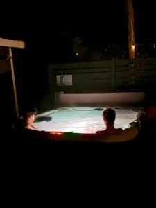 Cabin and Casita Near Rosyln and Suncadia Hot Tub, Game Room, Firepit, Sleeps 11