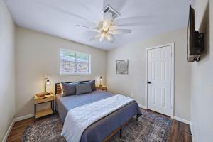 Sandy Private Beach Oasis Close to Kemah Boardwalk & NASA 5 STAR SUPER HOST