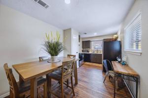 Sandy Private Beach Oasis Close to Kemah Boardwalk & NASA 5 STAR SUPER HOST