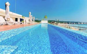 Exclusive ocean view apartment