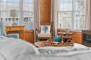 The Carolina Star - Whole Home 300 Feet from the Atlantic!