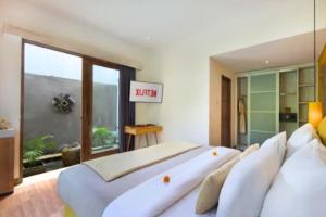 Teagan Pretty 1 BR Royal Private Pool Villa With Waterslide